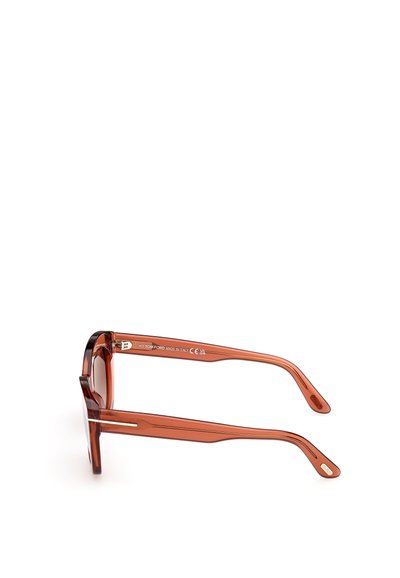 Gafas de sol de acetato marrón con montura rectangular, que presentan delgados acentos metálicos en las varillas y un acabado brillante.