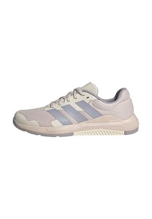 Zapatilla deportiva de color beige claro con parte superior de malla, tres rayas grises en el lateral, cierre de cordones y suela texturizada.