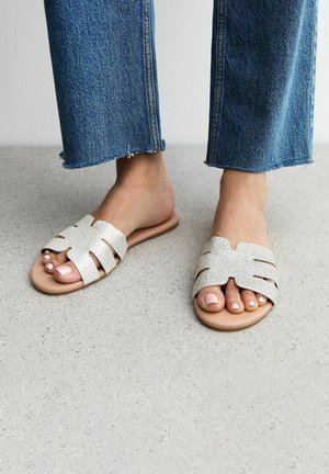 New Look Wide Fit WIDE FIT CUTOUT FLAT - Sandals - silver