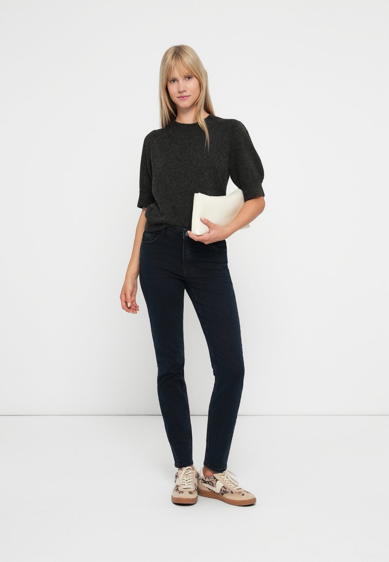 VERO MODA Pull Vmdoffy Intarsia Ls O-Nck Ga Noos - Gris Foncé Mélangé, Taille XS - Pull Femme Col Rond Motif Incrusté