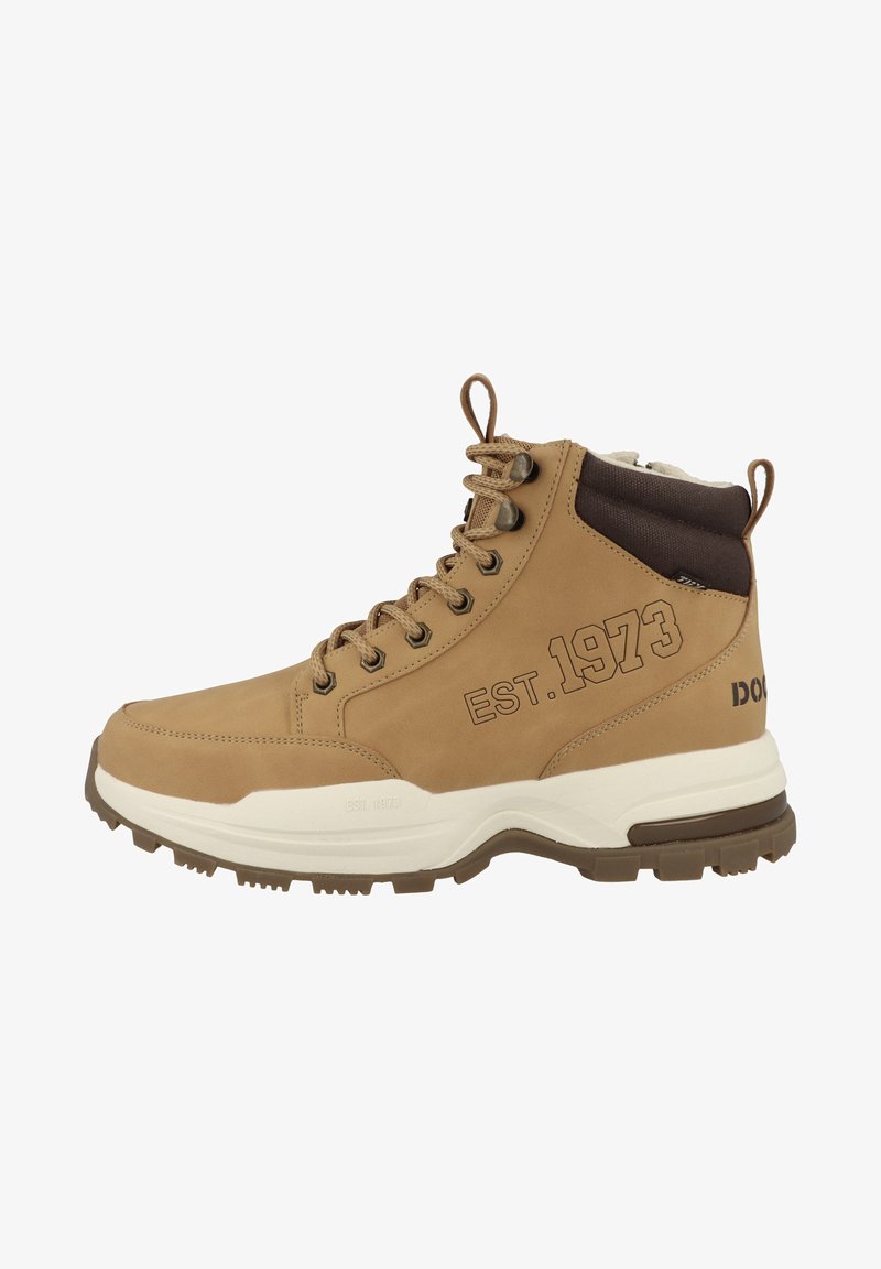 Brauner High-Top-Stiefel aus synthetischem Material, mit runden Schnürsenkeln, verstärkter Zehenkappe, strukturiertem Panel und einer Markeninschrift mit "EST. 1973".