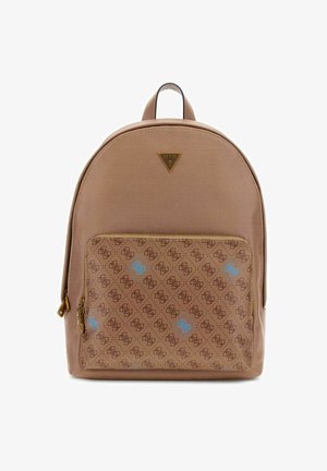 Beige rugzak met geometrisch logo-patroon in bruin en blauw, voorzien van een voorzak met rits en een driehoekige merkbadge bovenop.