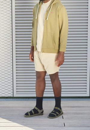 Vetoketjullinen college - olive