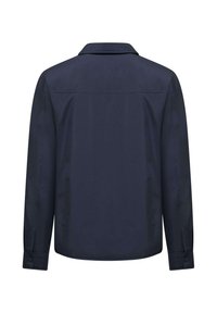 Maglietta a maniche lunghe blu navy con colletto classico, caratterizzata da una texture liscia e polsini con bottoni, esposta da dietro.