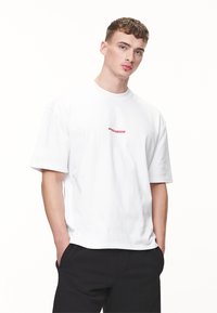 Pegador COLNE LOGO TEE - T-shirts med print - white/red
