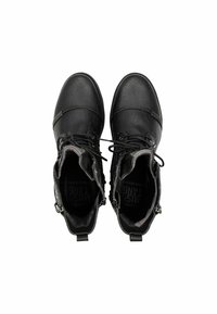 Bottines noires en cuir texturé avec bouts ronds, design à lacets, fermetures éclair latérales et doublure grise.
