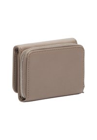 Billetera de cuero topo compacta con un compartimento con cremallera y bordes cosidos, mostrada cerrada en un leve ángulo.