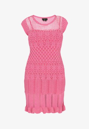 Rochie roz tricotată fără mâneci, cu modele ajurate, decolteu rotund și tiv cu volane.