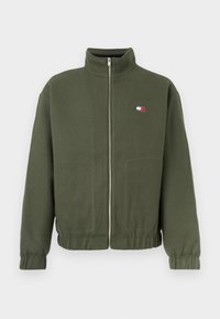 Neizvēlēts, dark greenery