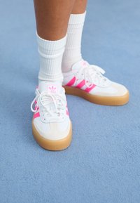 Unselected, white/off white/lucid pink