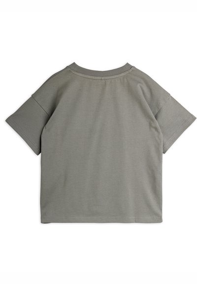 T-shirt gris uni à manches courtes posé à plat, montrant le dos avec un col rond côtelé et un ourlet droit.