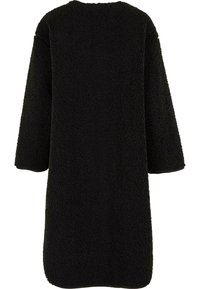 Cappotto lungo in pile teddy nero con maniche a tre quarti e orlo arrotondato, visto dal retro.