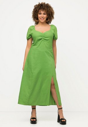 Ulla Popken Vapaa-ajan mekko - herbe verte