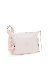 Borsa a tracolla rosa chiaro realizzata in tessuto durevole, dotata di un compartimento principale con zip, tasca frontale e un accento di portachiavi in peluche.