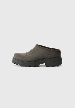 EEFJE TRETORN X KASSL EDITIONS - Saboţi - coffee brown/black