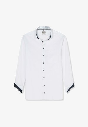 Weißes Herrenhemd mit langen Ärmeln, schwarzen Knöpfen, gemustertem Innenkragen und schwarzen Kontrastmanschetten, flach auf einem weißen Hintergrund ausgebreitet.