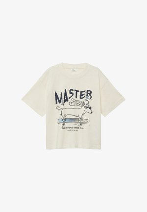 Crèmekleurig T-shirt met afbeelding van een hond die een zonnebril en pet draagt, skateboardt, en tekst "Master of Park Avenue Tennis Club."
