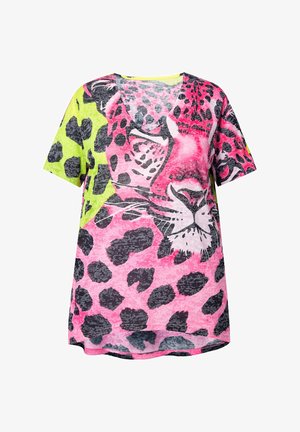 Krótki rękaw, top w serek z żywym różowym i neonowozielonym wzorem w panterkę, z czarnymi akcentami i luźnym krojem.