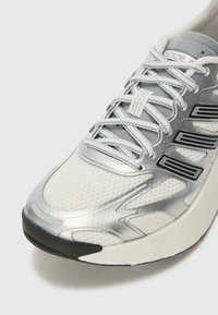 adidas Originals ADIZERO ARUKU UNISEX - Joggesko - silver-coloured/crystal white/grey three