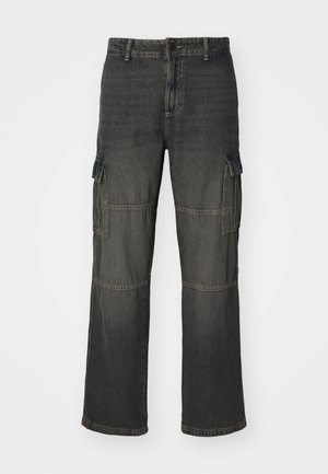Pantaloni cargo din denim gri închis, cu un croi lejer, două buzunare laterale și cusături contrastante. Material durabil cu un design drept al piciorului.