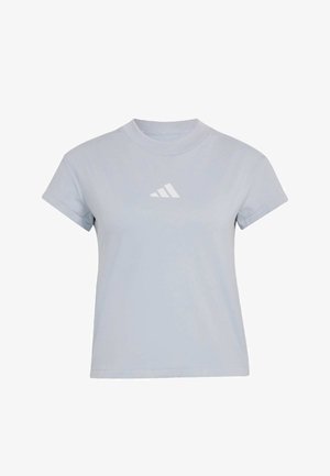 T-shirt en coton bleu clair à manches courtes, col rond, avec un petit logo blanc à trois bandes sur la poitrine. Texture lisse, coupe régulière.