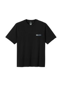 T-shirt en coton noir à col rond, manches courtes, et logo graphique bleu et blanc sur le devant. Coupe classique avec une texture lisse.