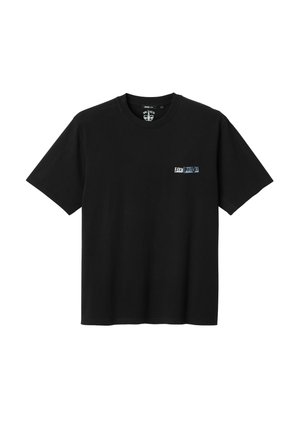 T-shirt en coton noir à col rond, manches courtes, et logo graphique bleu et blanc sur le devant. Coupe classique avec une texture lisse.