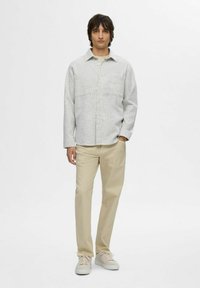 Selected Homme Vasaras jaka - egret