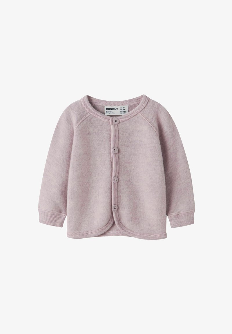 Cardigan rose clair avec encolure ronde, manches raglan, fermeture à boutons sur le devant et texture douce. Convient pour une tenue décontractée.
