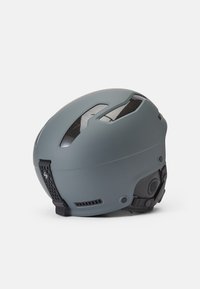 Casco de esquí gris con acabado mate, orificios de ventilación y un interior negro acolchado. Cuenta con correas ajustables y un diseño aerodinámico y elegante.
