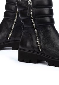 Botines Planos Pikolinos Salamanca Para Mujer - Cuero, Estilo Urbano Tipo Combat