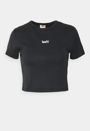 Sort cropped Levi's t-shirt med korte ærmer og hvidt broderet logo centreret på brystet mod en ensfarvet baggrund.