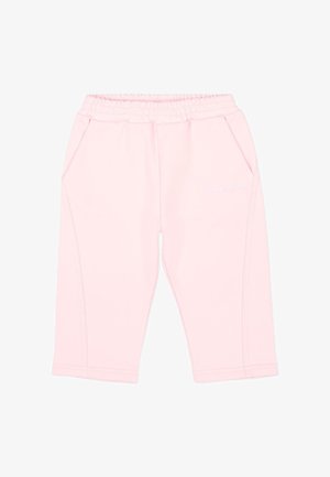 Shorts mi-longs rose clair avec taille élastique, poches latérales et logo de la marque brodé en blanc discret sur la cuisse droite.