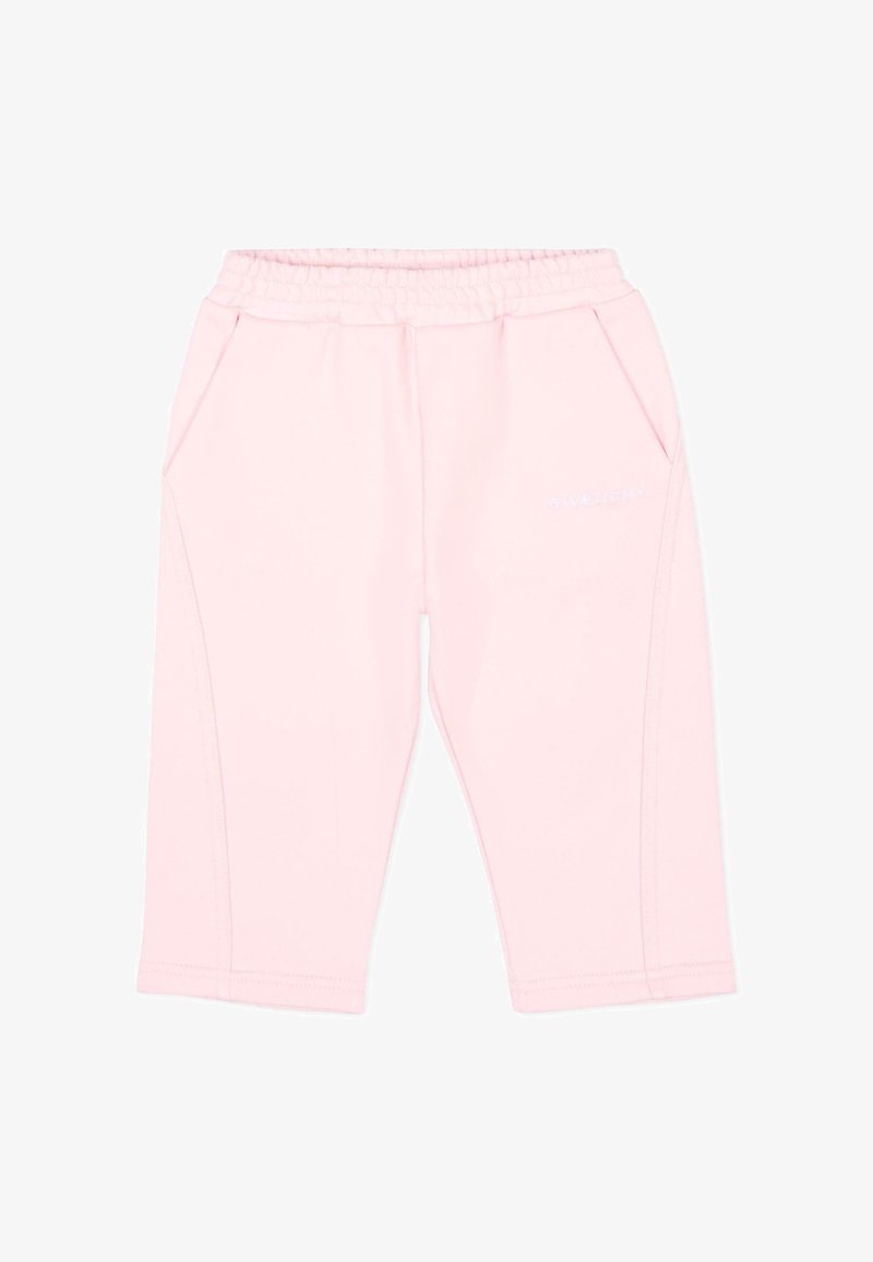 Shorts mi-longs rose clair avec taille élastique, poches latérales et logo de la marque brodé en blanc discret sur la cuisse droite.