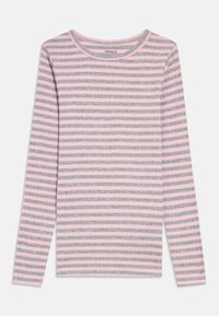 Langermet skjorte laget av mykt stoff, med horisontale striper i rosa og grått. Rund hals og ribbet tekstur.