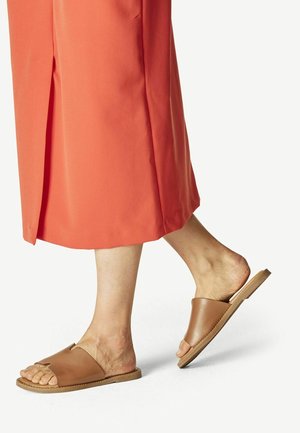 Tamaris Mules - cognac