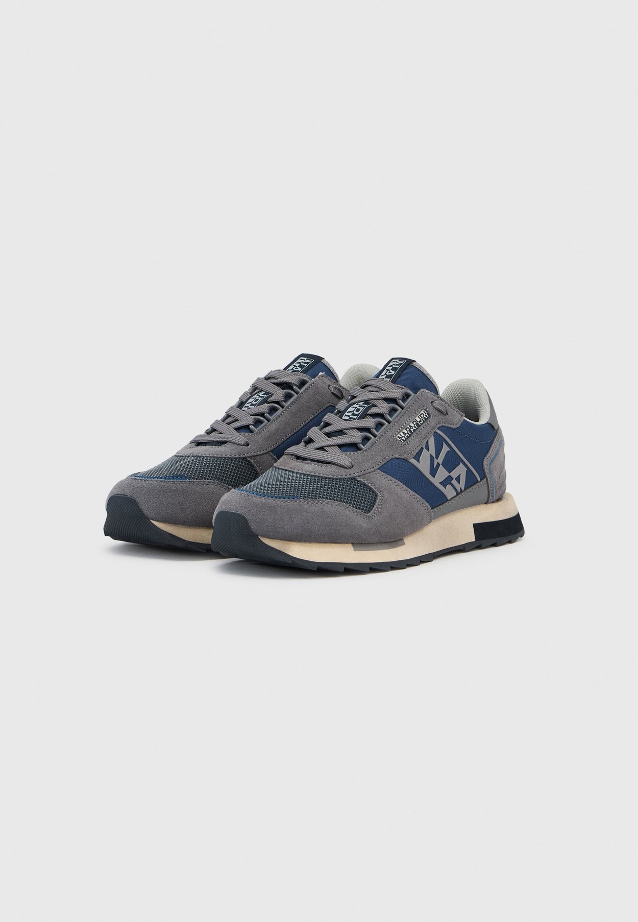 Sneaker low