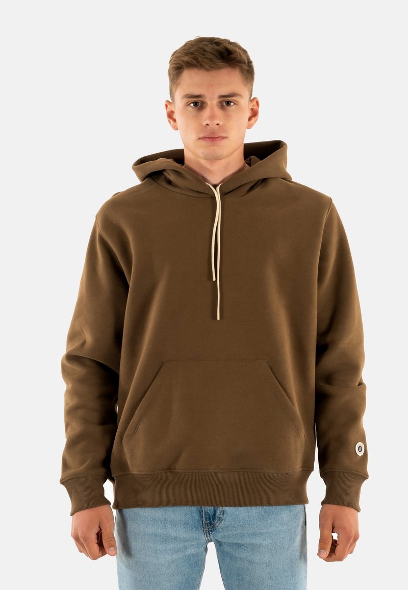 Felpa con cappuccio marrone realizzata in morbido tessuto, con tasca frontale, cordino beige e polsini a costine. Vestibilità casual.