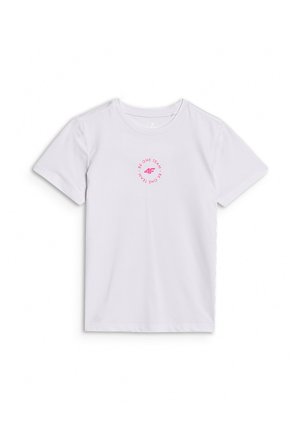 Camiseta blanca de manga corta con cuello redondo y logo circular rosa con el texto "BE ONE TEAM" rodeando el "4F" en el centro del pecho.