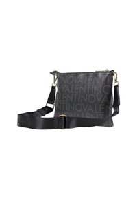 Černá kožená crossbody taška s embosovaným logem, zlatým kováním a nastavitelným popruhem. Kompaktní design s zipovým uzávěrem a plochým siluetou.