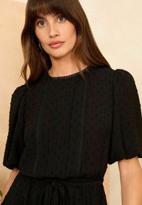 Love & Roses PUFF SLEEVE DOBBY  REGULAR FIT - Dienas kleita - black