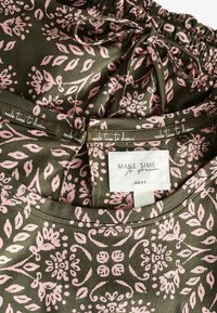 Next STANDARD - Pyžamová sada - khaki green pink woodblock