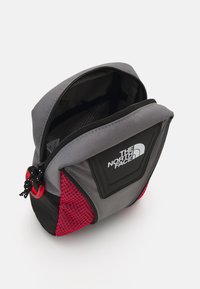 The North Face Y2K SHOULDER BAG - Rankinė per petį - smoked pearl/red