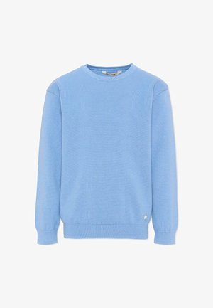 Jasnoniebieski, długorękawowy sweter dziany z prążkowanym kołnierzem, mankietami i dolnym brzegiem, prezentowany na białym tle.