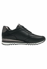 Sneaker in pelle nera con dettagli perforati, accentuato da un tacco metallico e una suola bianca a zigzag, dotato di lacci tradizionali e un design elegante.