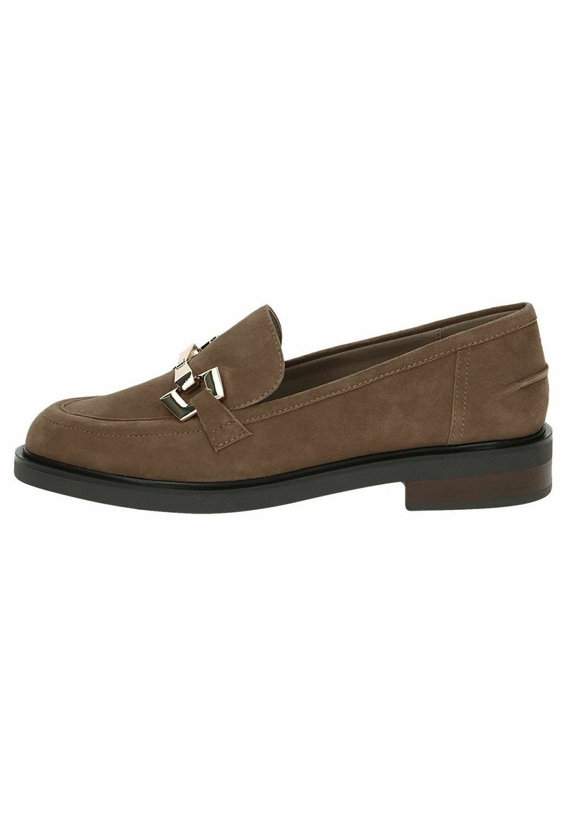Pruunid seemisnahast loafers ümarate varvastega, millel on kuldse tooni dekoratiivne klamber ja madal must kummist kand. Lihtne õmblusdetail.