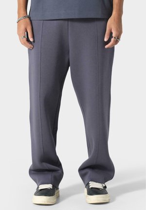 - Spodnie treningowe