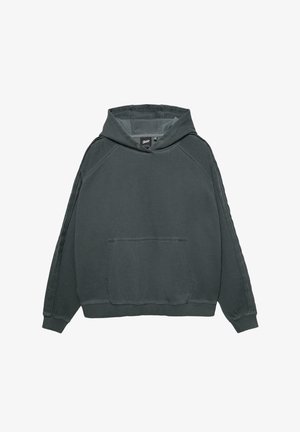 Sötétszürke kapucnis pulóver nagy elülső zsebbel, húzózsinóros kapucnival és bordázott mandzsettákkal. Raglán ujjakkal és texturált oldalsó panel díszítésekkel rendelkezik.