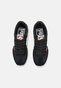 Levi's® STRYDER  - Zapatillas - regular black