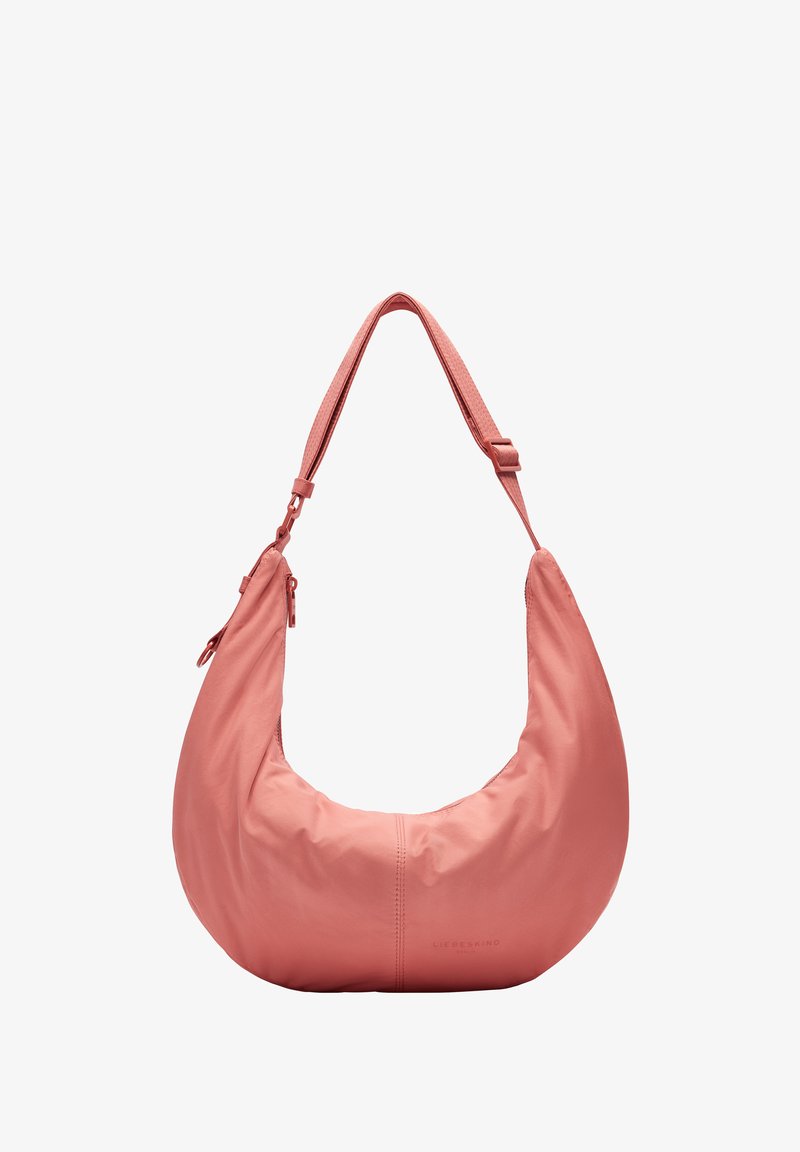 Torba hobo w miękkim koralowym nylonie, o zaokrąglonym kształcie, z regulowanym paskiem i zamykaną na suwak komorą do przechowywania.